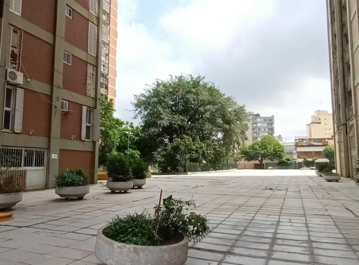 DEPARTAMENTO EN VENTA DE 4 AMBIENTES CON BALCON PISO ALTO VISTA ABIERTA EN  PARQUE PATRICIOS 2