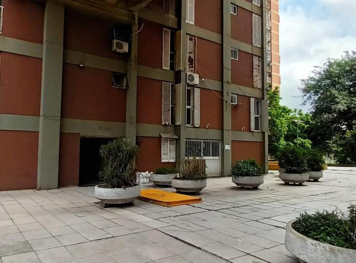DEPARTAMENTO EN VENTA DE 4 AMBIENTES CON BALCON PISO ALTO VISTA ABIERTA EN  PARQUE PATRICIOS 5