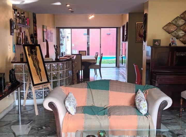 Casa en venta de 5 ambientes en Villa Urquiza con parque y pileta sobre lote propio 5