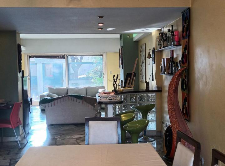 Casa en venta de 5 ambientes en Villa Urquiza con parque y pileta sobre lote propio 4
