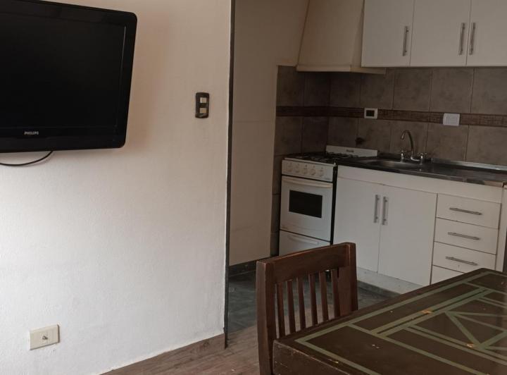 CASA CON DOS DEPTOS INDEPENDIENTES EN VENTA SOBRE LOTE PROPIO EN FLORES CON PATIO Y TERRAZA 3