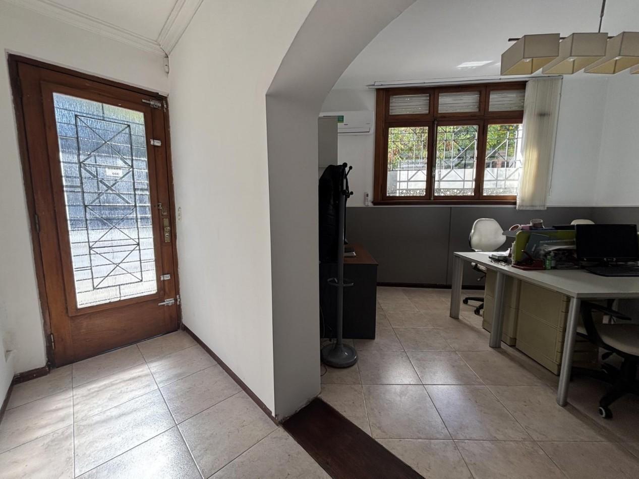 Casa / Oficina en Venta - Esquina Unica con Terraza en Chacarita | Fraga 300