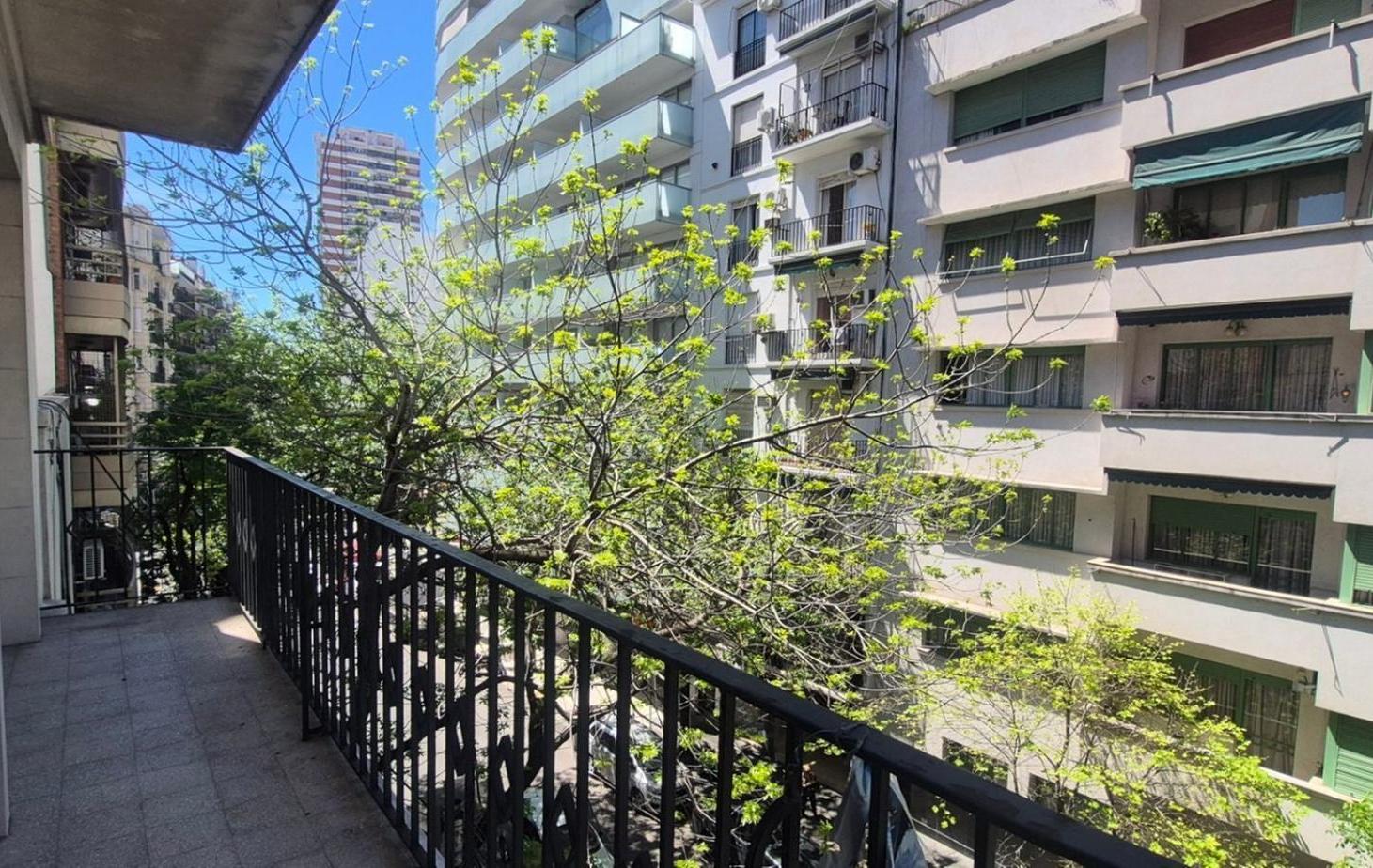 DEPARTAMENTO EN VENTA DE 3 AMBIENTES CON DEPENDENCIAS, TOILETTE Y BALCON UBICADO EN RECOLETA BARRIO