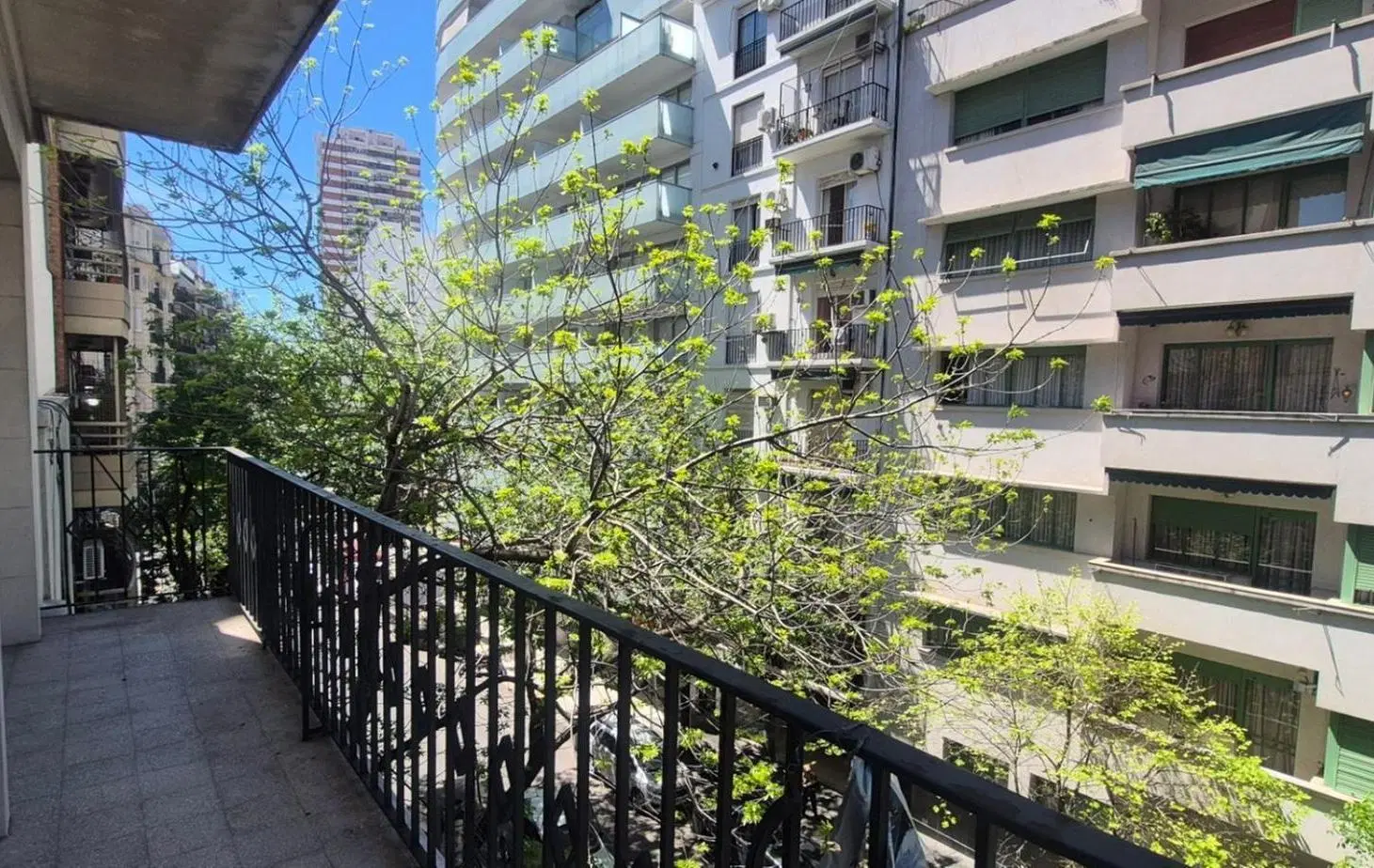 DEPARTAMENTO EN VENTA DE 3 AMBIENTES CON DEPENDENCIAS, TOILETTE Y BALCON UBICADO EN RECOLETA BARRIO 5