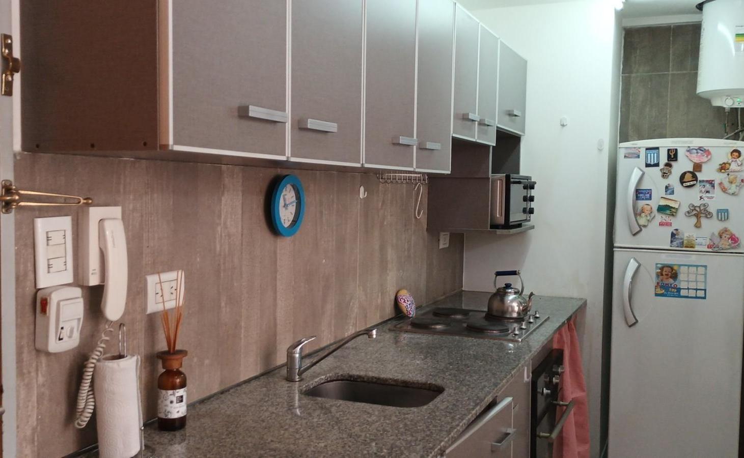 Foto de DEPARTAMENTO DE 2 AMBIENTES EN VENTA BARRIO DE SAN CRISTOBAL EDIFICIO MODERNO CON RENTA, imagen 2