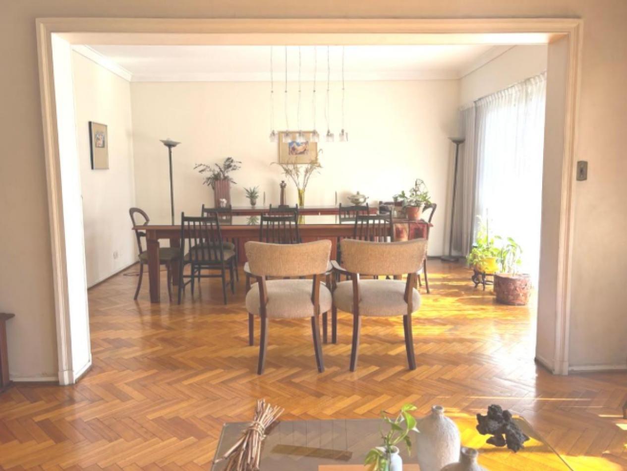 Foto de DEPARTAMENTO TIPO SEMIPISO EN VENTA DE 6 AMBIENTES CON COCHERA EN, imagen 4