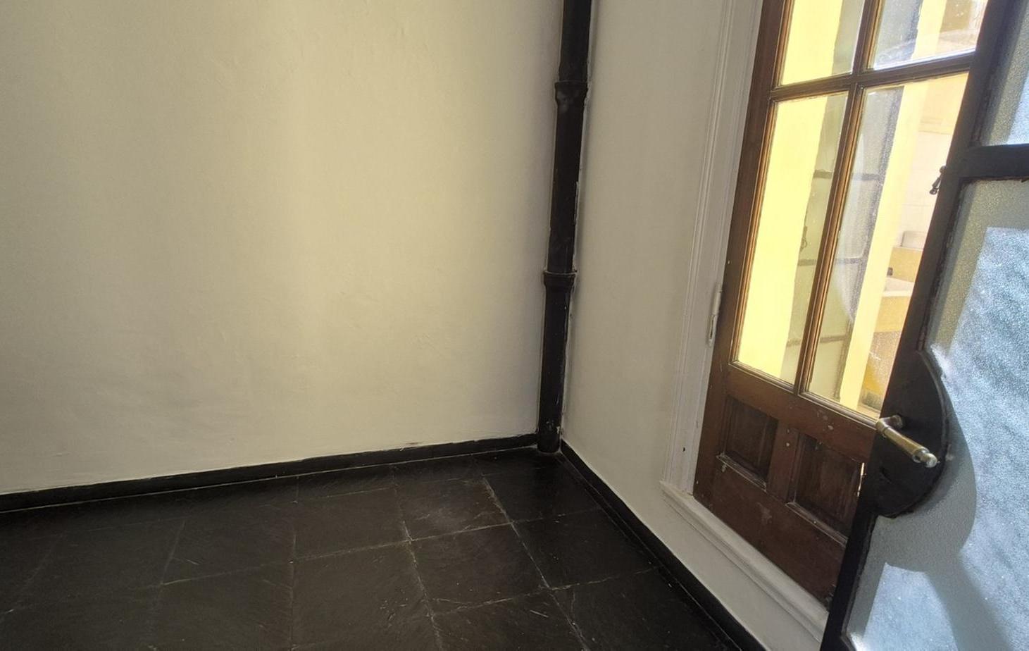 Foto de DEPARTAMENTO EN VENTA DE 4 AMBIENTES CON ESCRITORIO EN FAMOSO PASAJE, imagen 4