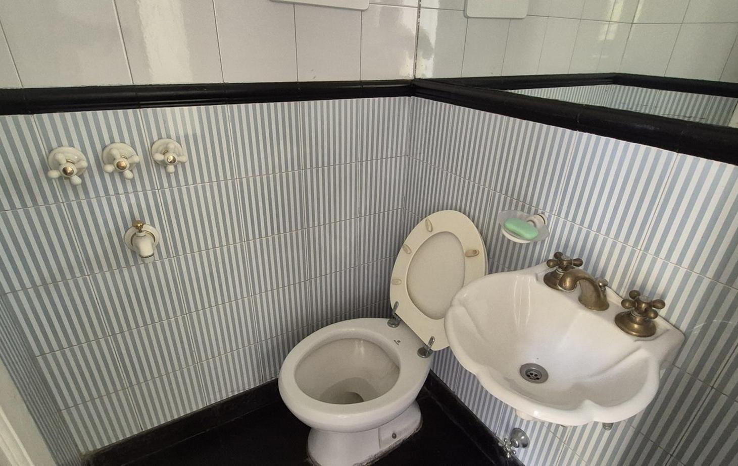 Foto de DEPARTAMENTO EN VENTA DE 4 AMBIENTES CON ESCRITORIO EN FAMOSO PASAJE, imagen 3