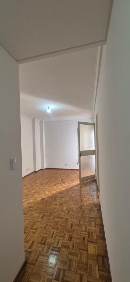 Foto de DEPARTAMENTO EN ALQUILER DE 2 AMBIENTES EN BARRIO NORTE CERCANO AL ALTO, imagen 1