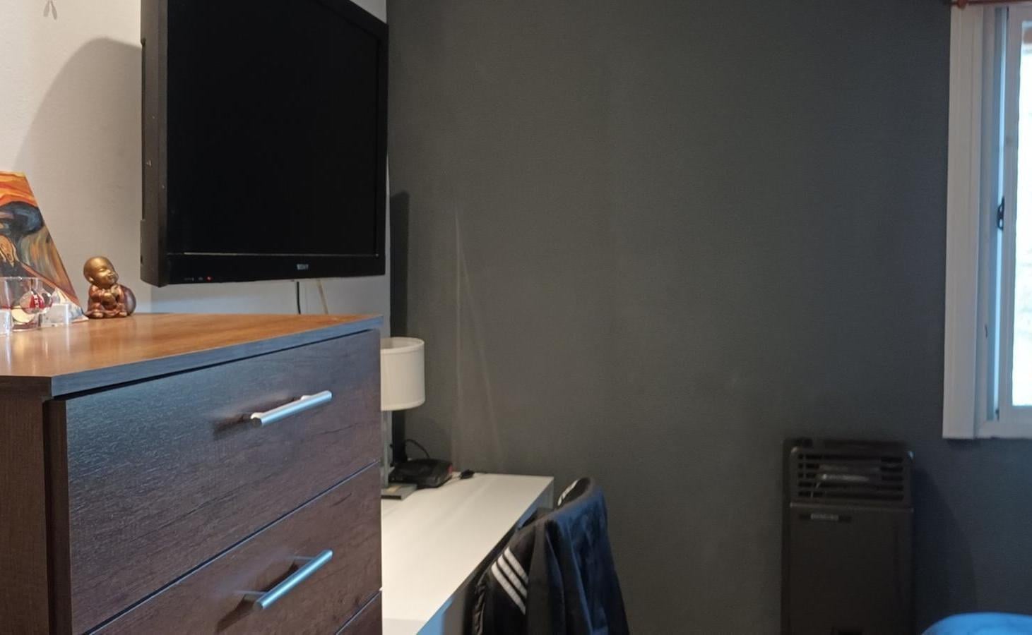 Foto de CASA CON DOS DEPTOS INDEPENDIENTES EN VENTA SOBRE LOTE PROPIO EN FLORES, imagen 3