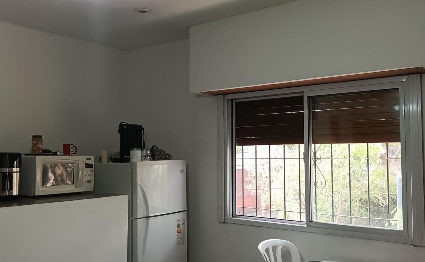Foto de CASA CON DOS DEPTOS INDEPENDIENTES EN VENTA SOBRE LOTE PROPIO EN FLORES, imagen 5