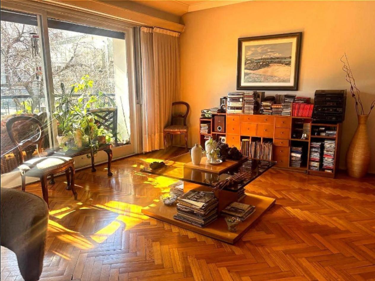 Foto de DEPARTAMENTO TIPO SEMIPISO EN VENTA DE 6 AMBIENTES CON COCHERA EN, imagen 1