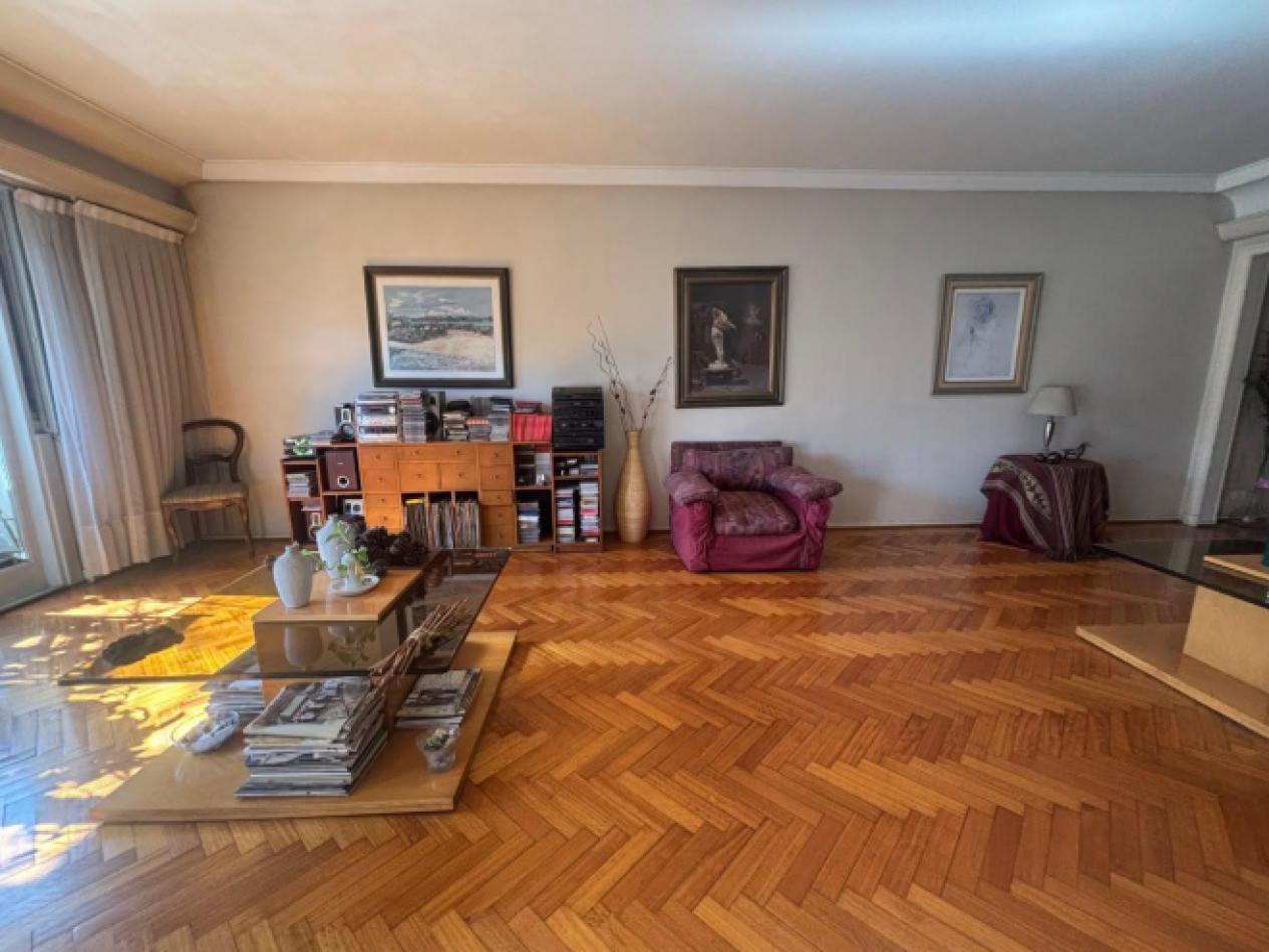 Foto de DEPARTAMENTO TIPO SEMIPISO EN VENTA DE 6 AMBIENTES CON COCHERA EN, imagen 2