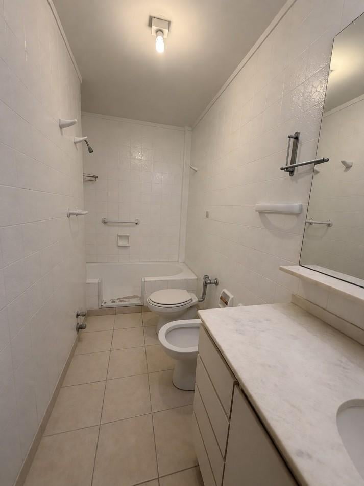 Foto de EXCELENTE DEPARTAMENTO EN VENTA - RECOLETA - 4 AMB CON ESCRITORIO, imagen 5