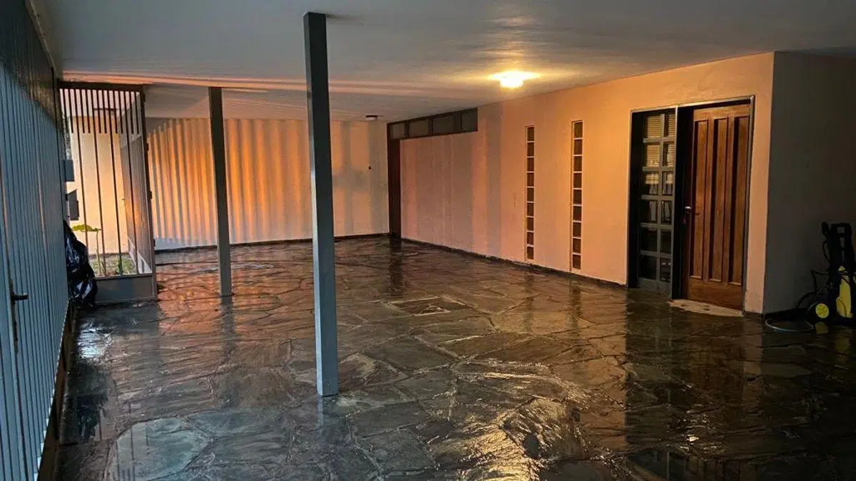 SE VENDE HERMOSA CASA+DPTO+ESTUDIO EN B° P.VELEZ SARSFIELD- 4