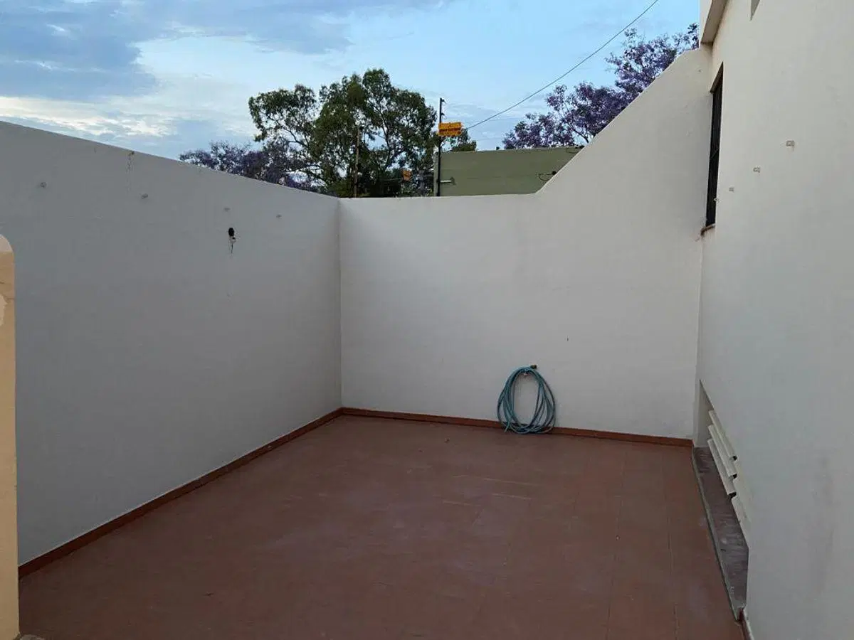 SE VENDE HERMOSA CASA+DPTO+ESTUDIO EN B° P.VELEZ SARSFIELD- 3