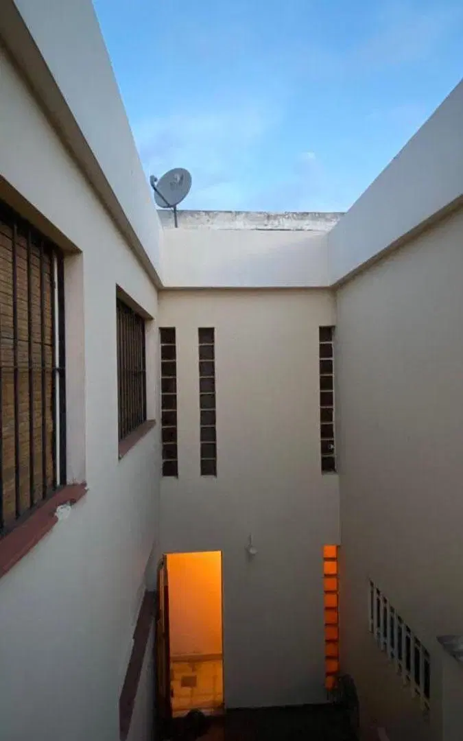 SE VENDE HERMOSA CASA+DPTO+ESTUDIO EN B° P.VELEZ SARSFIELD- 5