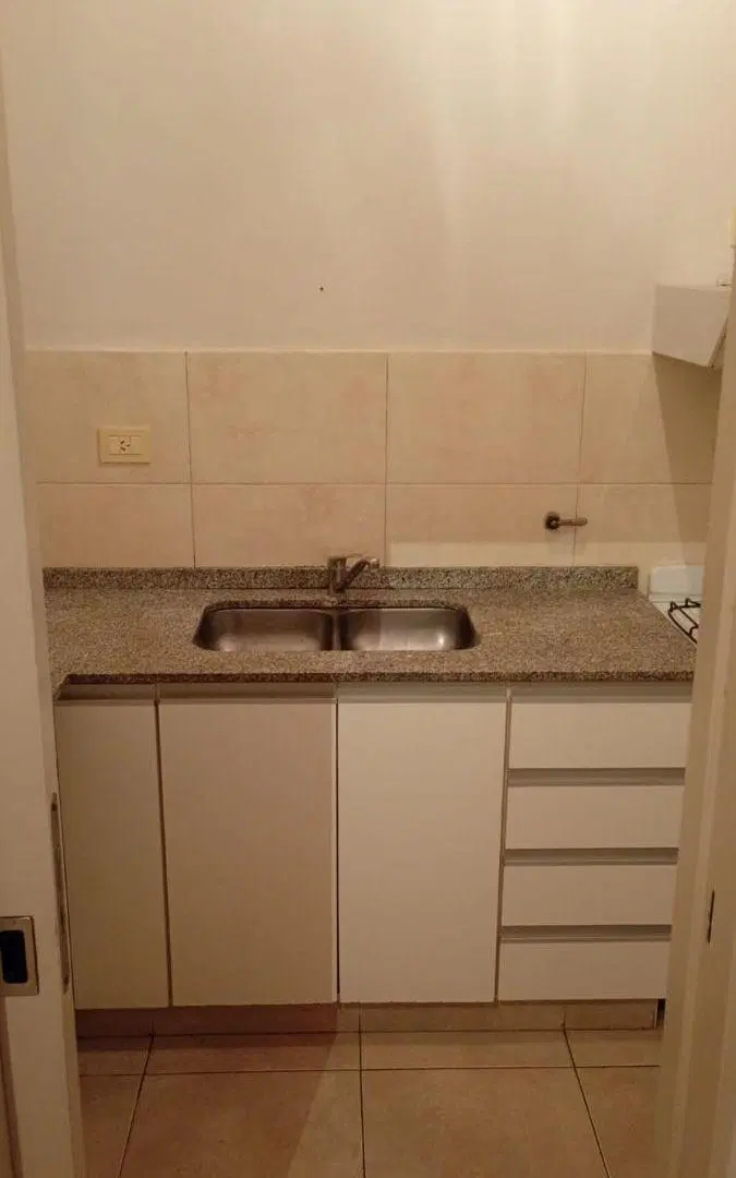 ALQUILER - Departamento 1 Dormitorio con Balcón - piso 2 x escalera -B° pueyrredon 4