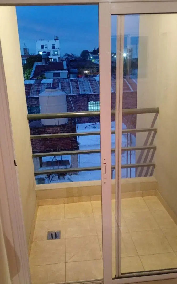 ALQUILER - Departamento 1 Dormitorio con Balcón - piso 2 x escalera -B° pueyrredon 2