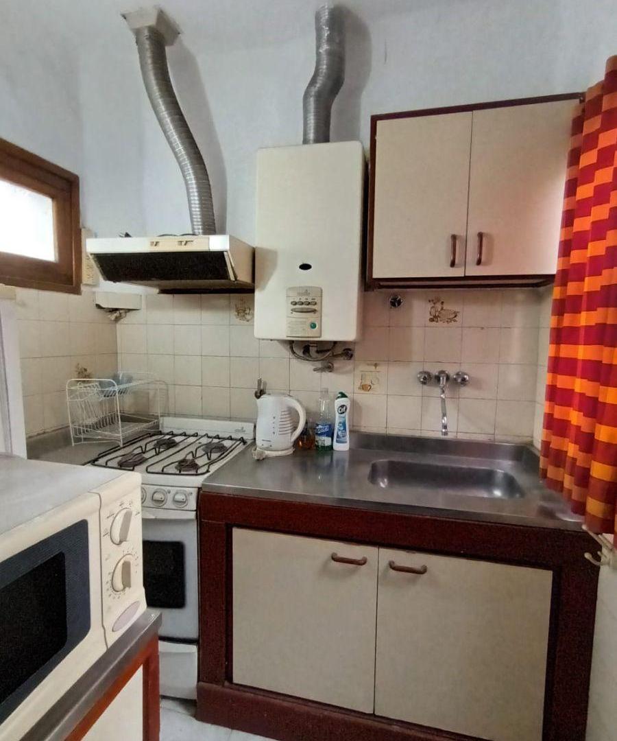 Foto de SE ALQUILA CASA UN DORMITORIO C/O SIN MUEBLES-EN BARRIO GRAL PAZ-CBA, imagen 4