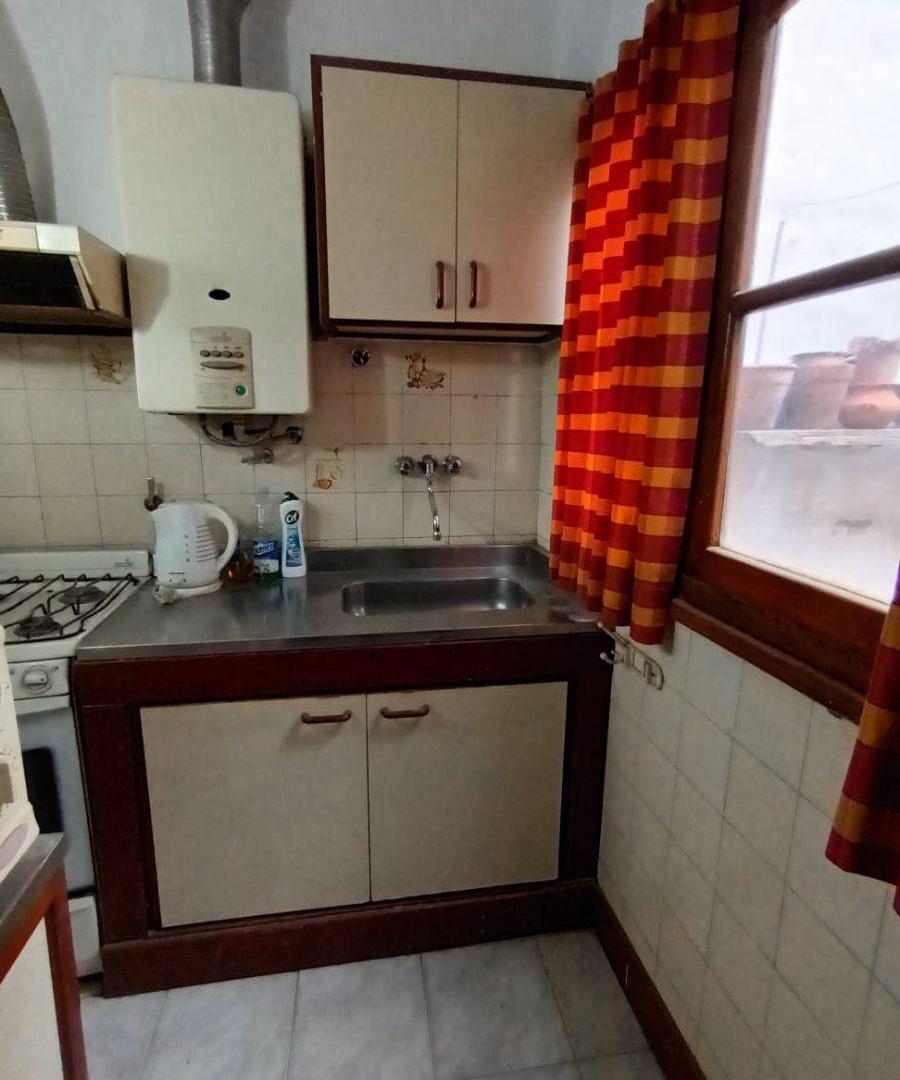 Foto de SE ALQUILA CASA UN DORMITORIO C/O SIN MUEBLES-EN BARRIO GRAL PAZ-CBA, imagen 5