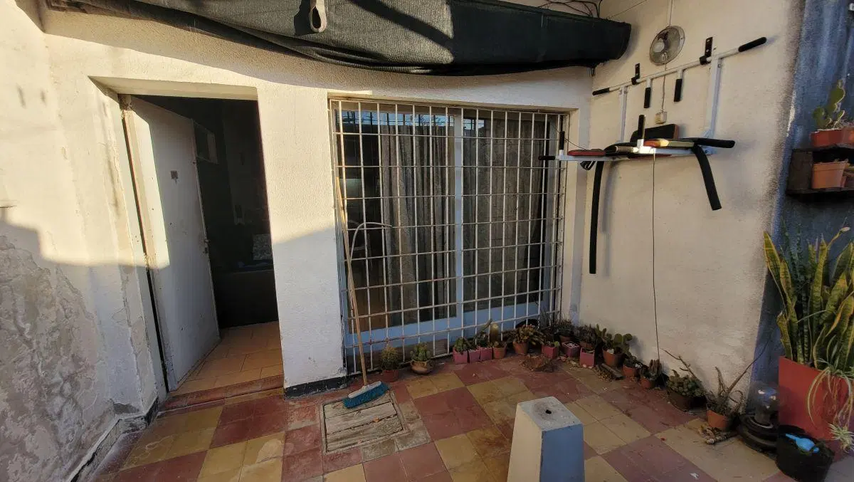 Casa de pasillo unica en Pje. Esnaola 5677 entre Agneta y Pedro Lino Funes 2