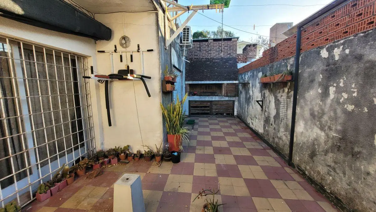 Casa de pasillo unica en Pje. Esnaola 5677 entre Agneta y Pedro Lino Funes 3