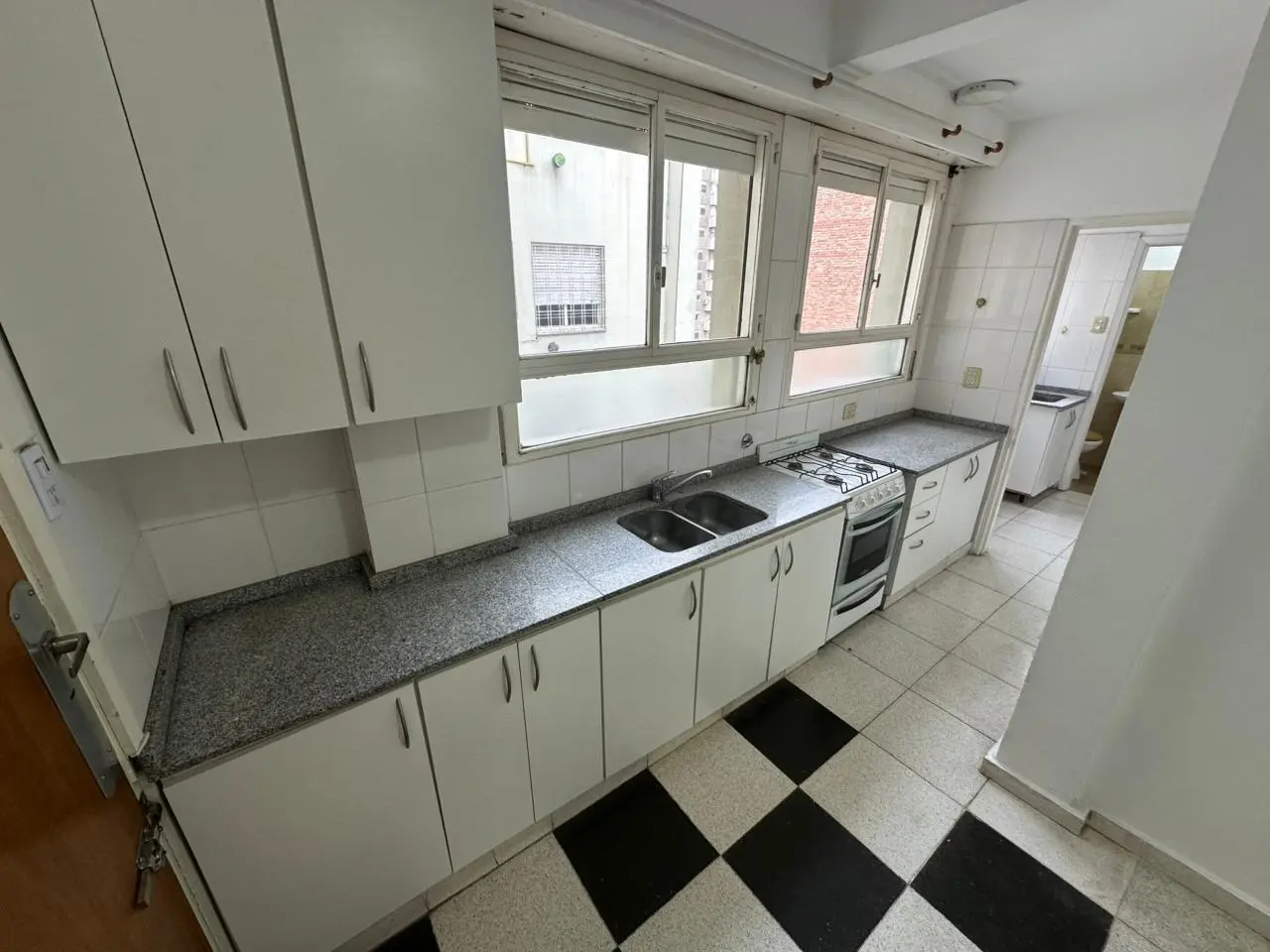 AMPLIO LIVING - BALCON - 2 BAÑOS - 105M2 5