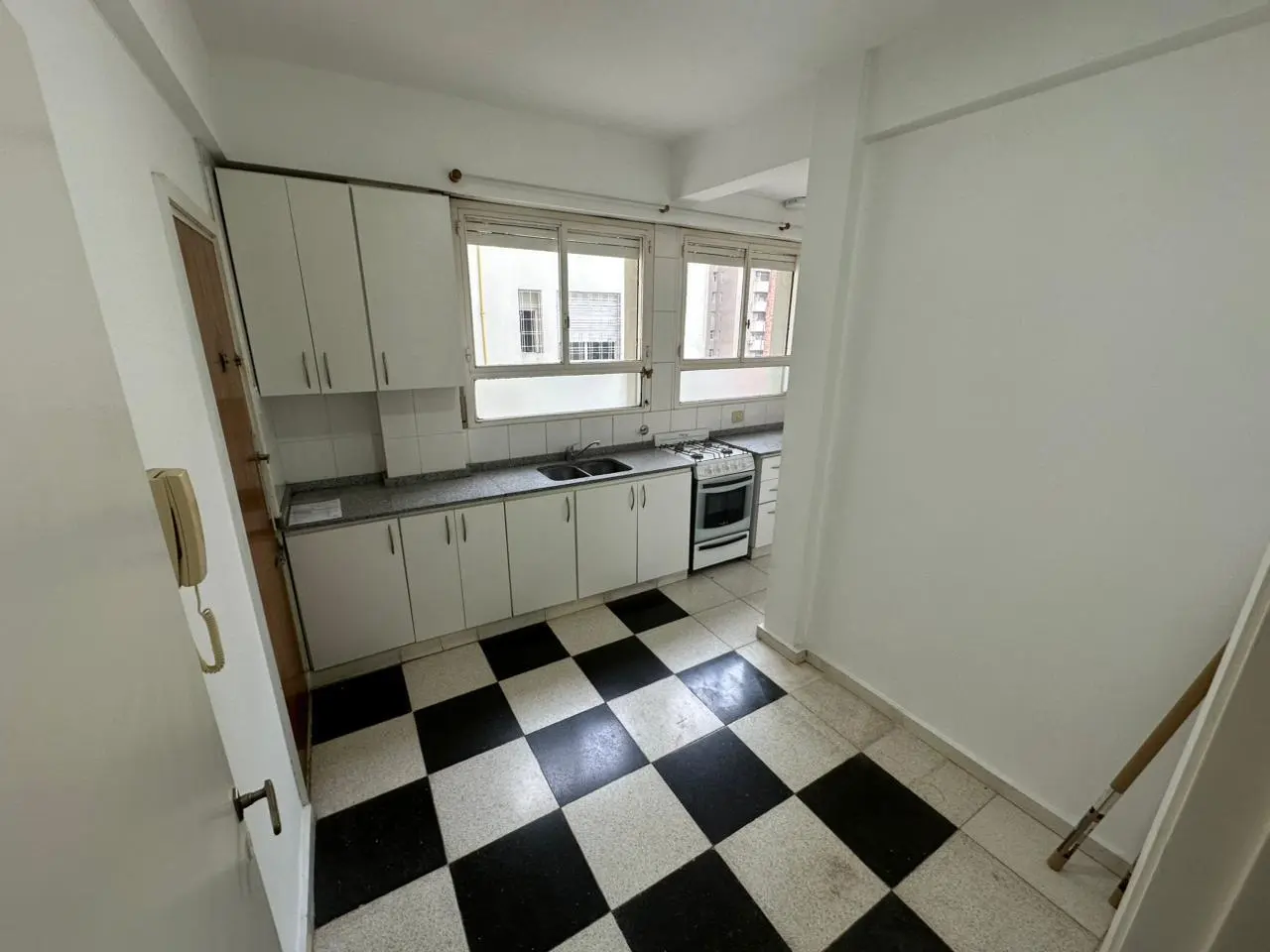 AMPLIO LIVING - BALCON - 2 BAÑOS - 105M2 4