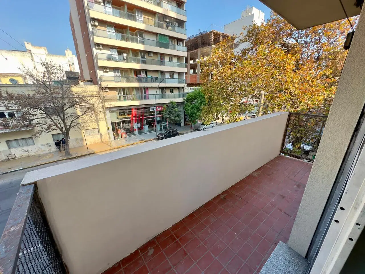 BALCON FRENTE - SOBRE AVENIDA - CONEXION LAVARROPAS 4