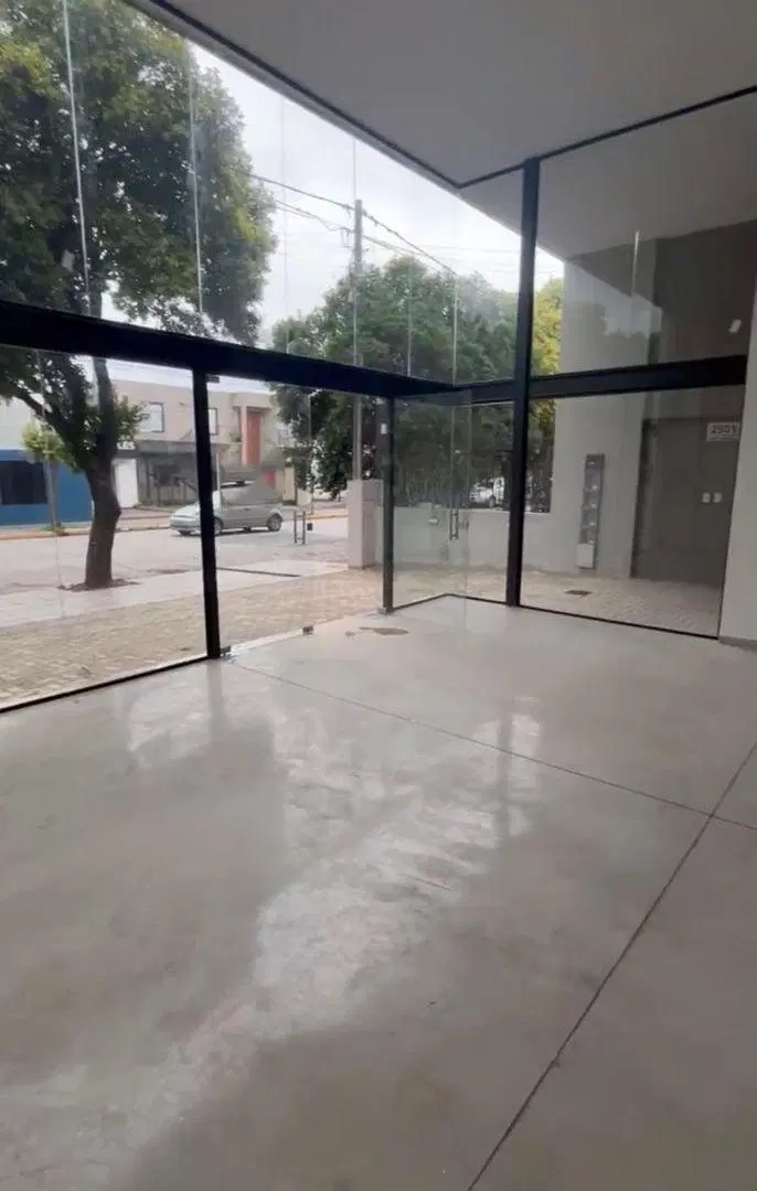 LOCAL A ESTRENAR- 109M2 - DOBLE ALTURA - VAPARAISO 2900 1
