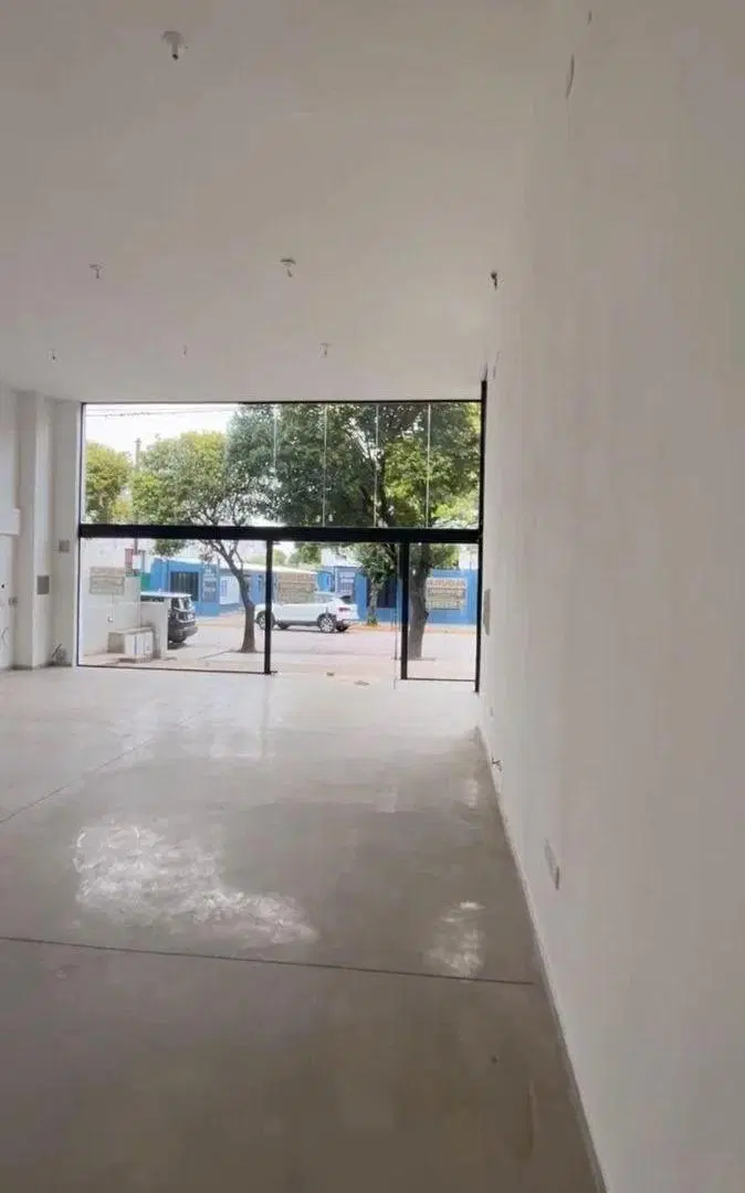 LOCAL A ESTRENAR- 109M2 - DOBLE ALTURA - VAPARAISO 2900 2