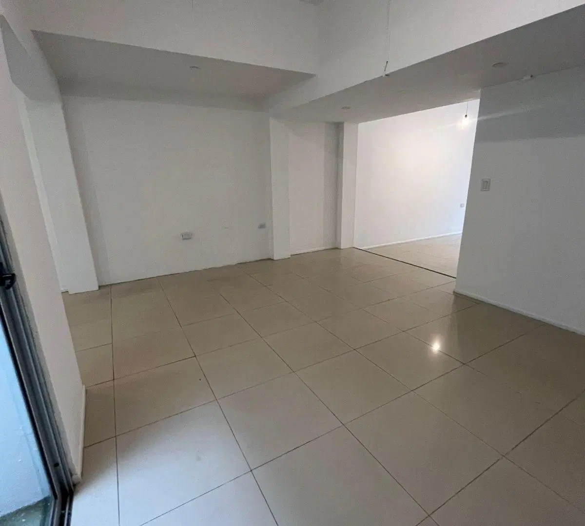 LOCAL - BV. CHACABUCO 725 NVA CBA - ZONA PLAZA ESPAÑA 4