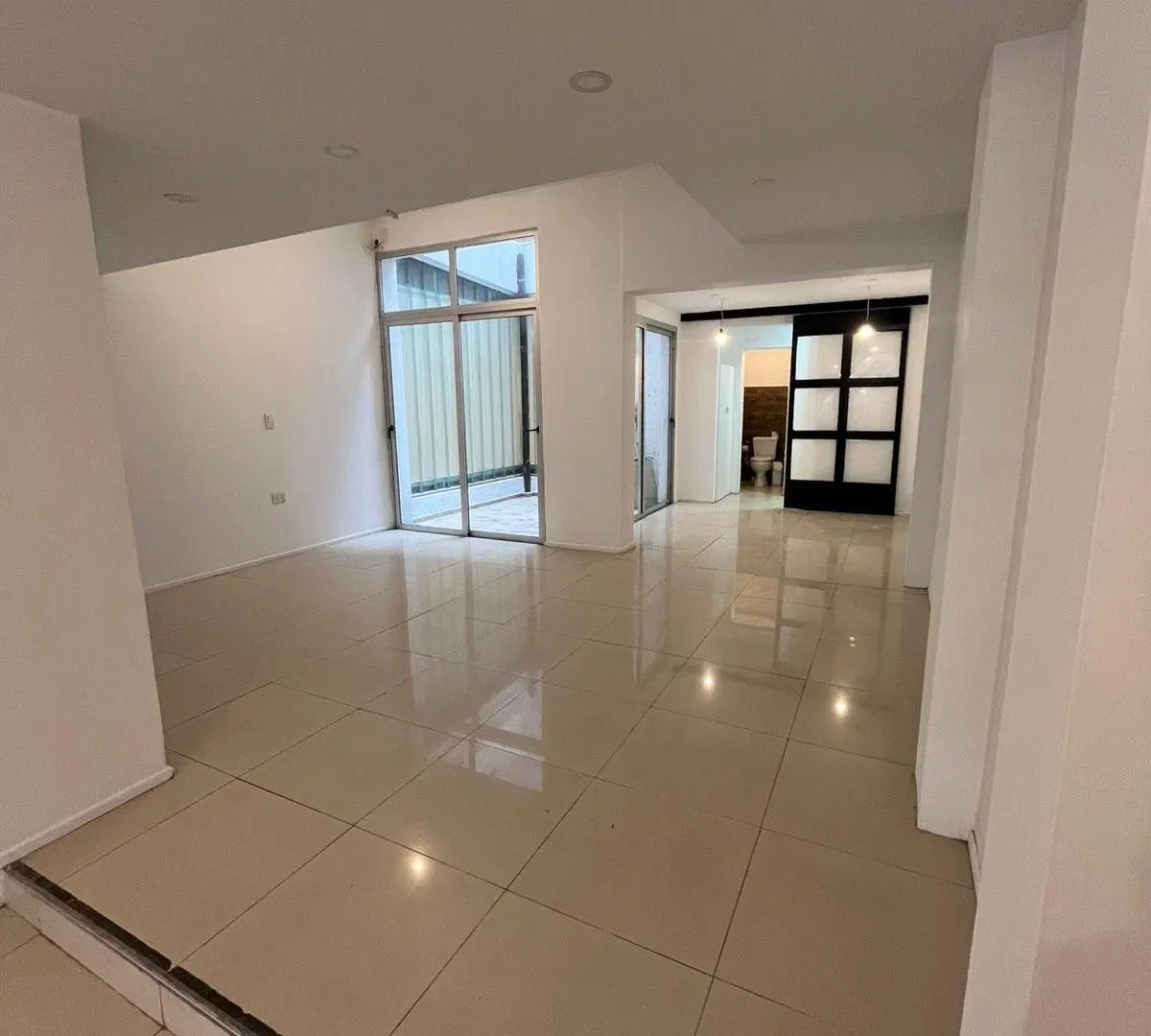 LOCAL - BV. CHACABUCO 725 NVA CBA - ZONA PLAZA ESPAÑA 3