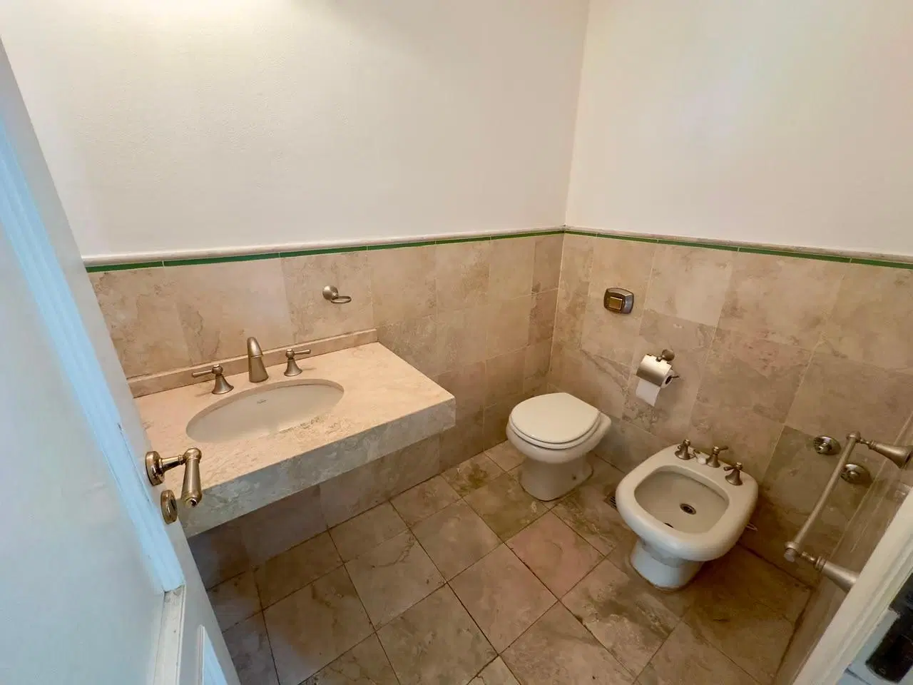 CASA 4 DORM - JARDINES DEL JOCKEY - AMPLIOS ESPACIOS - PILETA 8