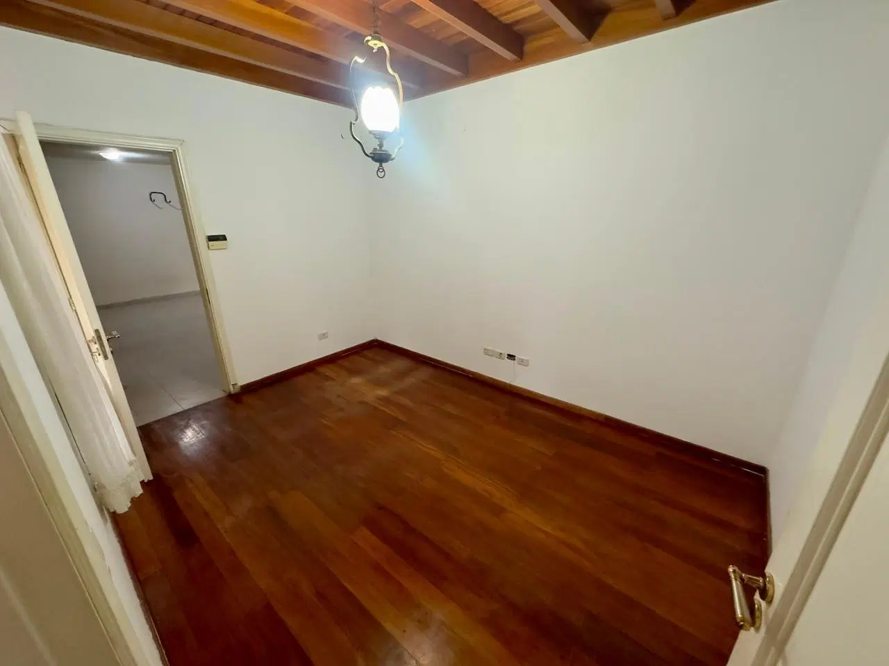 CASA 4 DORM - JARDINES DEL JOCKEY - AMPLIOS ESPACIOS - PILETA 5
