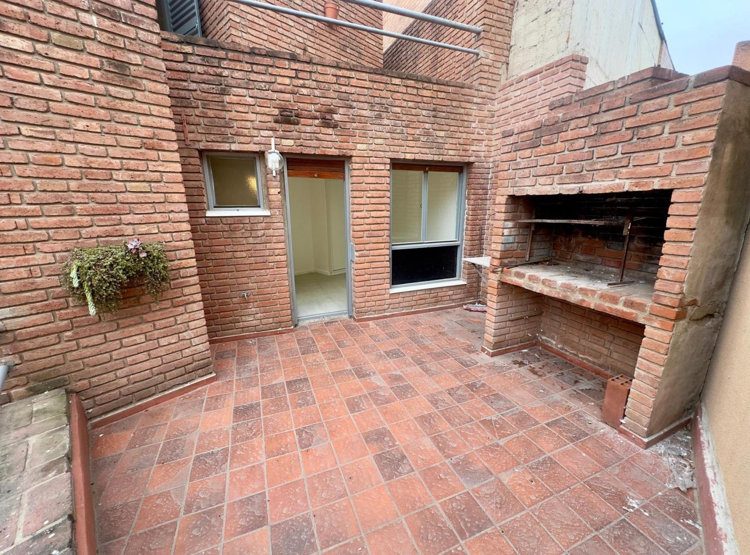 Foto de DUPLEX - TERRAZA PROPIA CON ASADOR - 1 DORMITORIO Y MEDIO, imagen 1