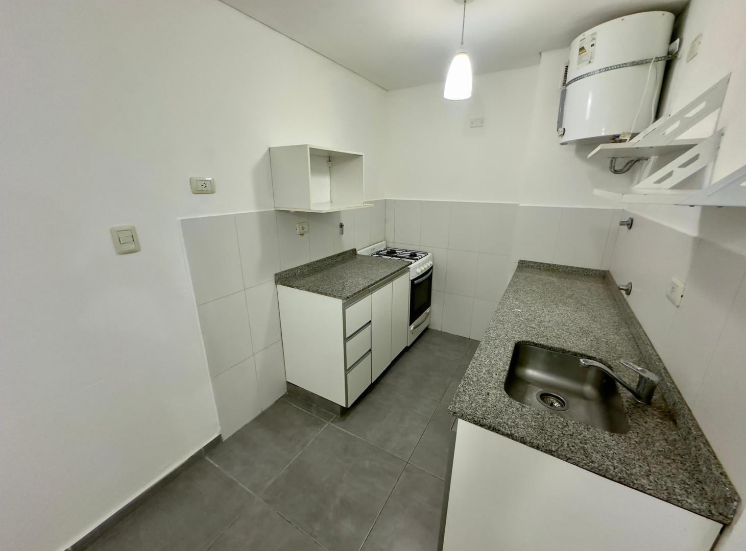 Foto de ALQUILER - 1 DORMITORIO Y MEDIO - ZONA PARQUE DE LAS TEJAS - BALCON, imagen 5