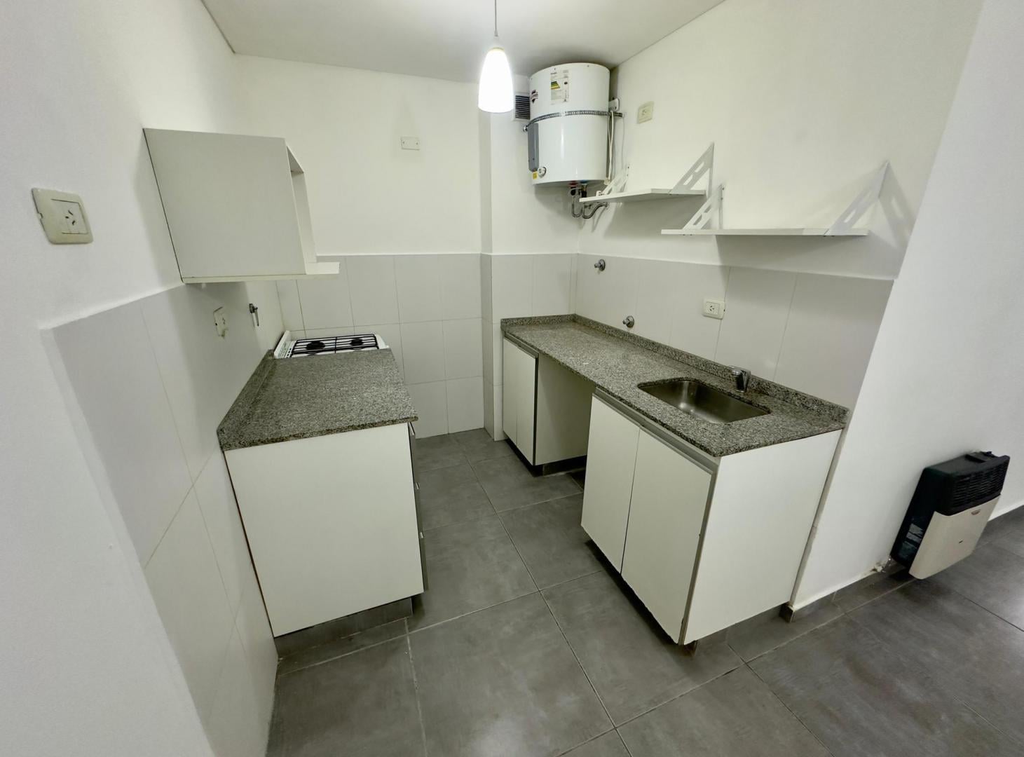 Foto de ALQUILER - 1 DORMITORIO Y MEDIO - ZONA PARQUE DE LAS TEJAS - BALCON, imagen 1