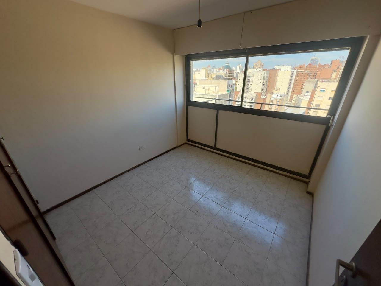 Foto de VENTA - 1 DORMITORIO - BALCON TERRAZA AMPLIO - B° CENTRO, imagen 2
