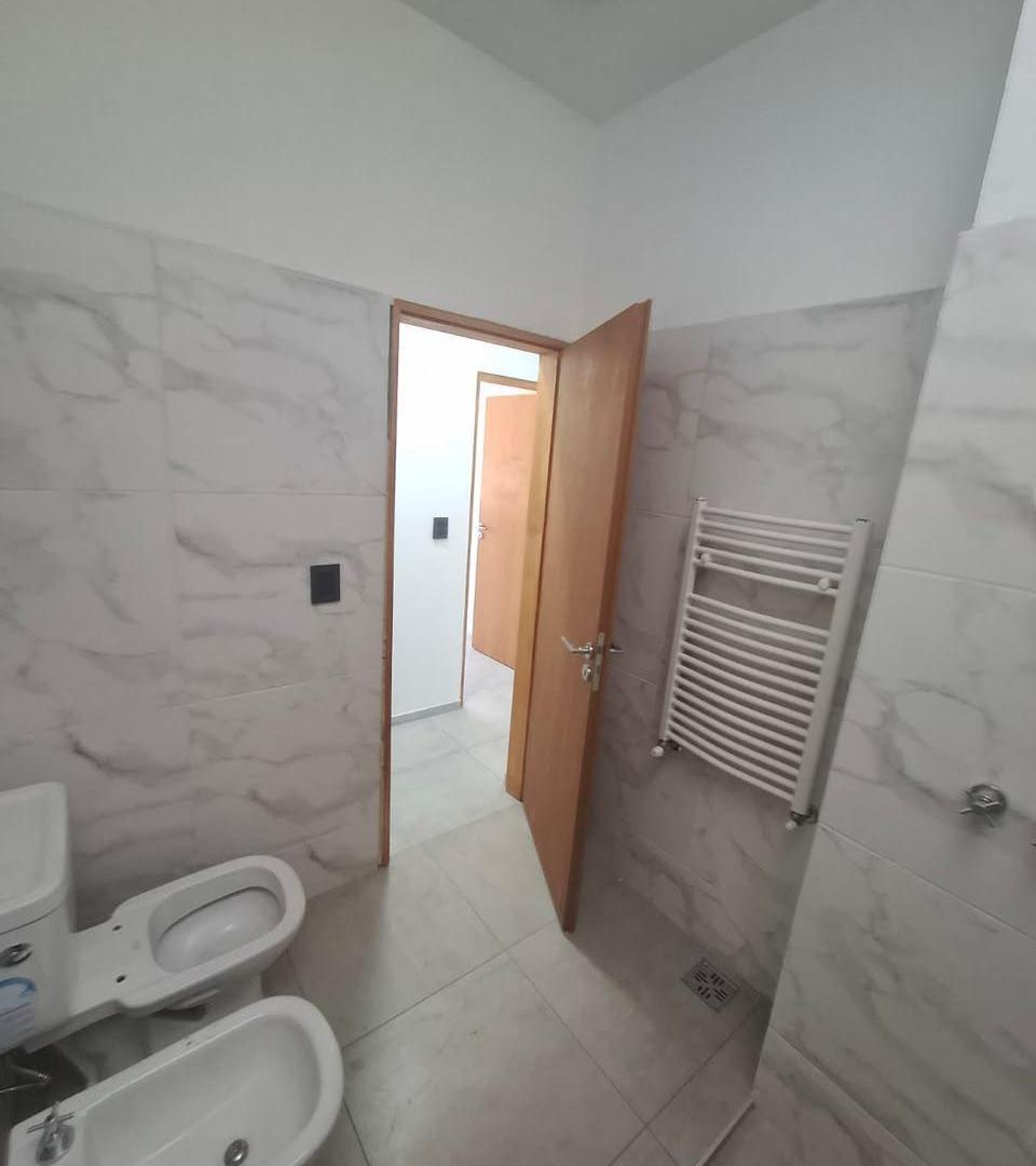 Foto de VENTA - CASA 2 DORMITORIOS - COCHERA - PATIO CON ASADOR - DOCTA, imagen 5