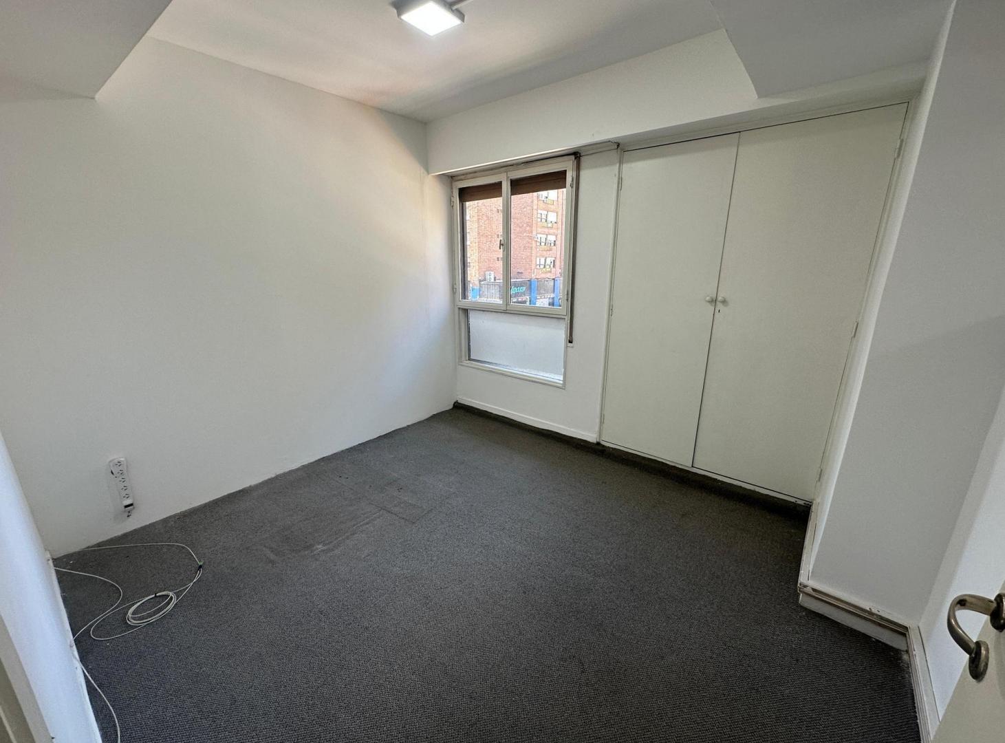 Foto de ALQUILER - OFICINA - PRIVADOS - COCINA - BV. CHACABUCO - 140m², imagen 4