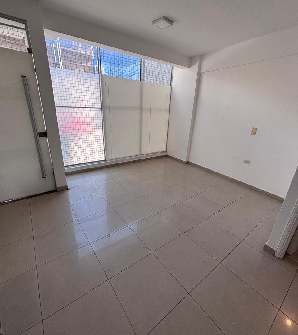 Foto de ALQUILER - LOCAL 15M2 + DEPOSITO 15M2 - B° GÜMES, imagen 1