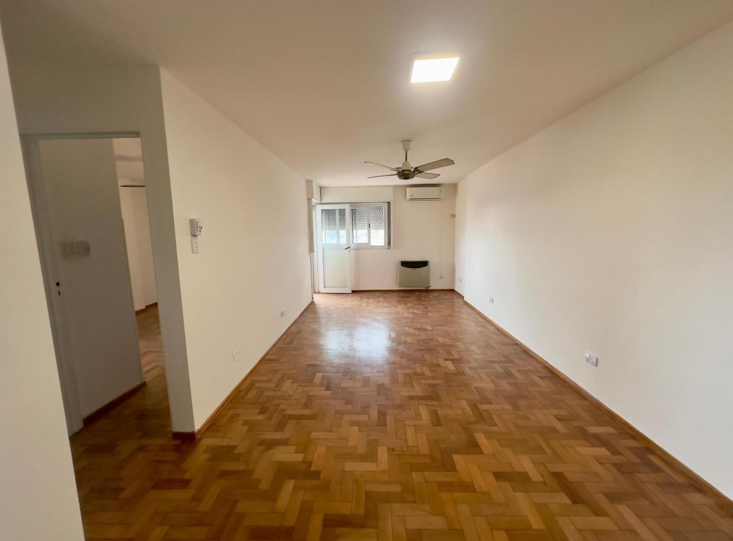Foto de ALQUILER - 1 DORMITORIO - BALCON AL ESTE - LUMINOSO - PISO ALTO, imagen 1