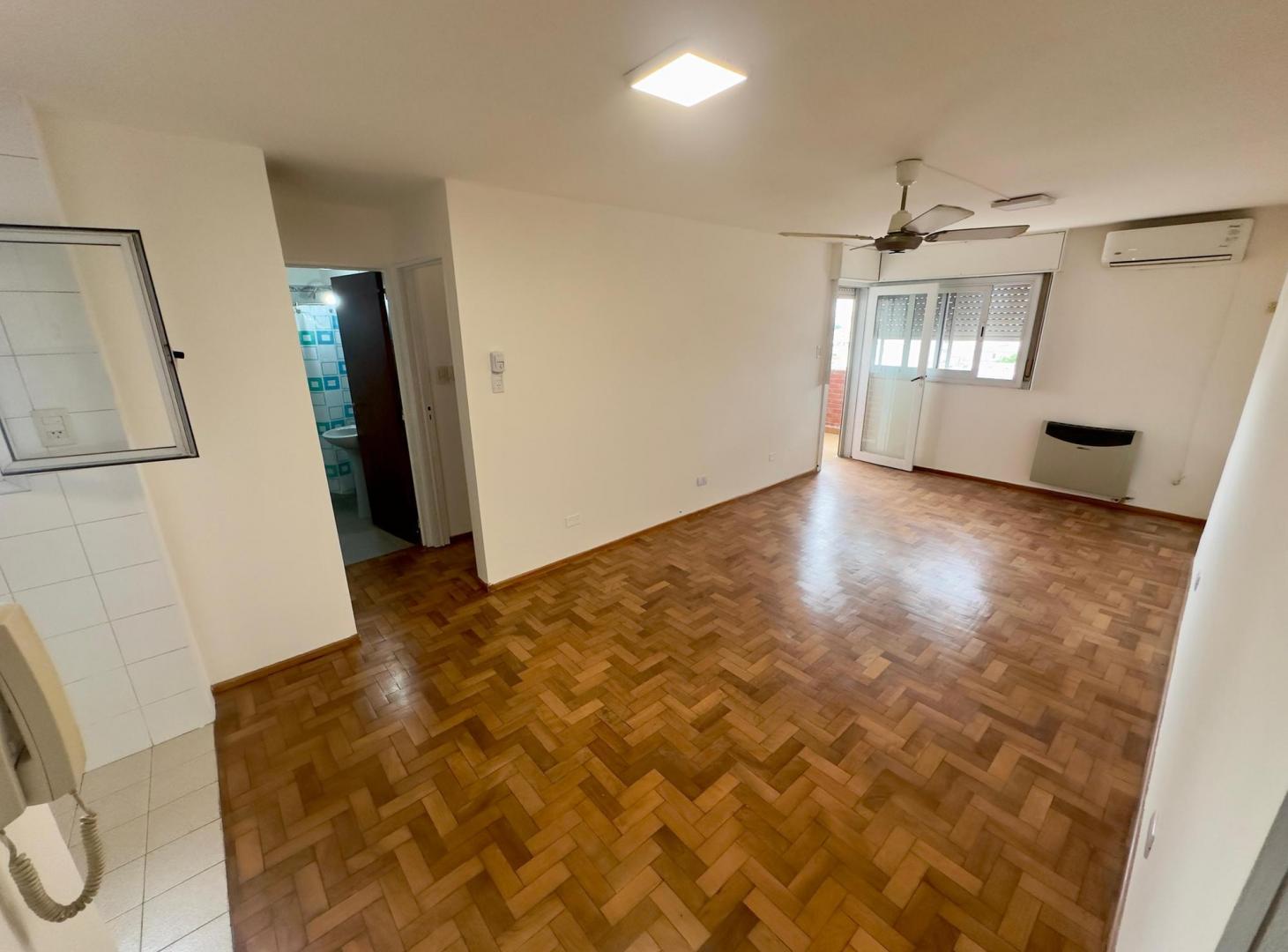 Foto de ALQUILER - 1 DORMITORIO - BALCON AL ESTE - LUMINOSO - PISO ALTO, imagen 4