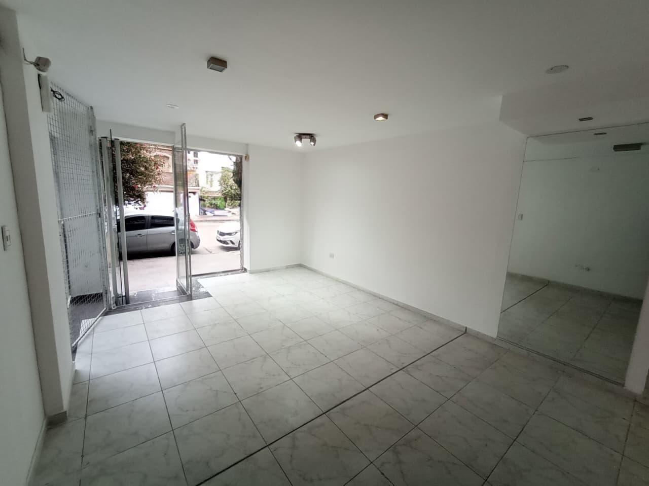 Foto de ALQUILER - LOCAL CON VIDRIERA + SUBELO - TOTAL 50M2 - B° GENERAL PAZ, imagen 4