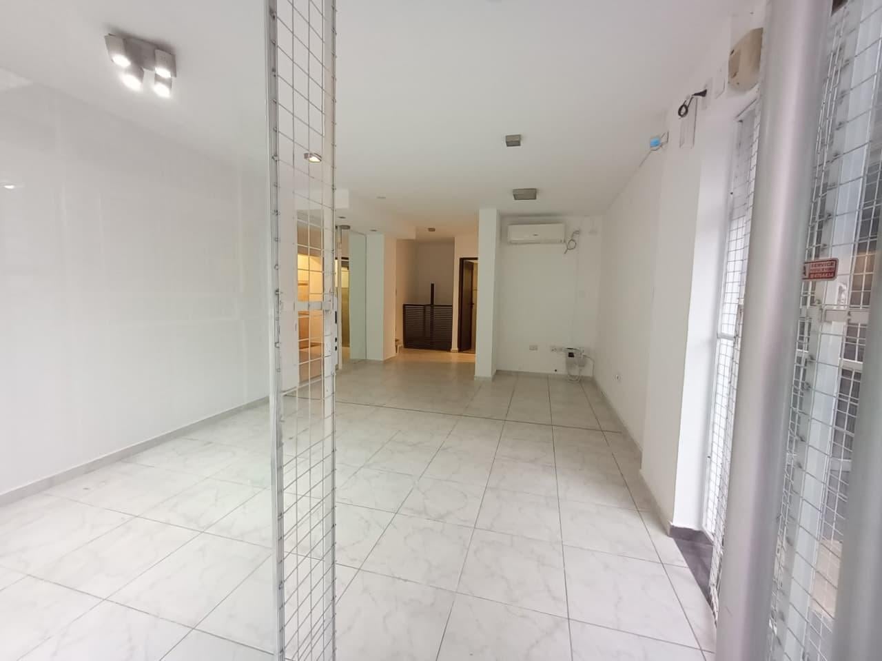 Foto de ALQUILER - LOCAL CON VIDRIERA + SUBELO - TOTAL 50M2 - B° GENERAL PAZ, imagen 3