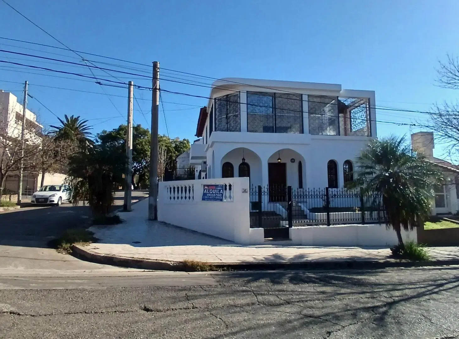 PARA FIN COMERCIAL. 4 dormitorios con garage $1.800.000 5