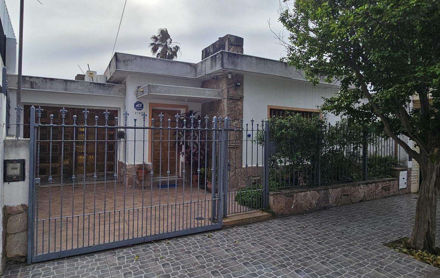Barrio Jardin. APTA CREDITO Casa y Departamento IDEAL INVERSION!!! U$S 110.000.-