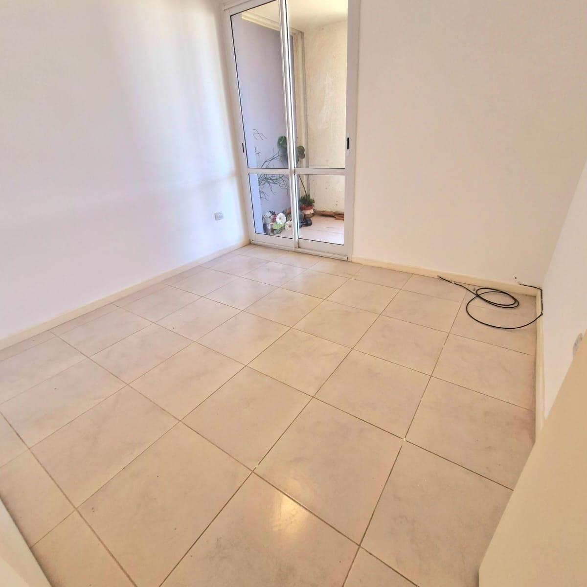 Foto de VENTA!! Dpto 2 Dormit. | Cochera | Seguridad Balcón, imagen 2